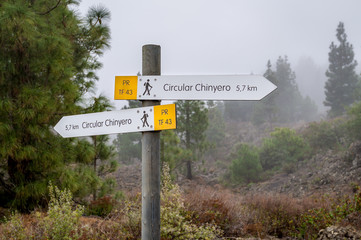 Chinyero circular hiking path sign