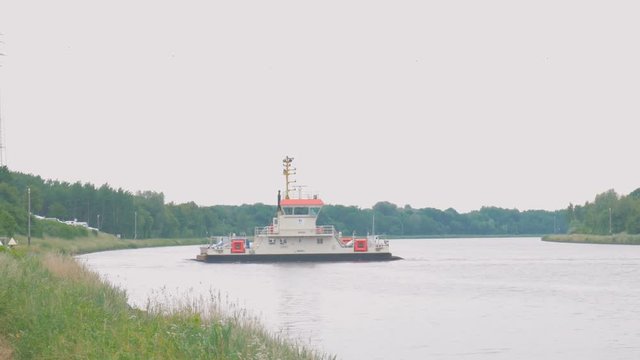 Ferry crossing Kiel Canal at Nobisfahre