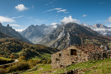Fototapeta na wymiar Sotres village in Picos de Europa