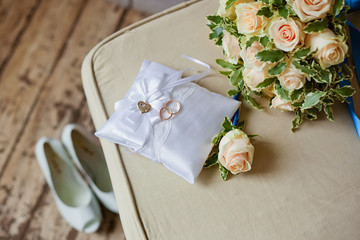 wedding rings and roses