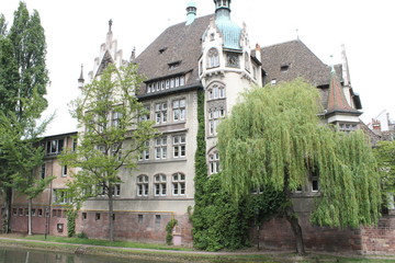 Naklejka premium castle, architecture, tower, building, europe, old, medieval, sky, travel, church, house, history, palace, landmark, tourism, romania, germany, city, fortress, historic, czech, ancient, bohemia, blue,