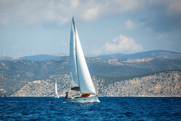Fototapeta na wymiar Sailing luxury yacht floats on the surface of the sea.