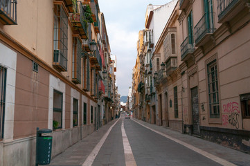 Fototapeta na wymiar long street in the city