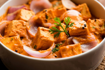Paneer Do Pyaza  is a popular punjabi vegetarian recipe using cubes of cottage cheese  with lots of onion in a gravy