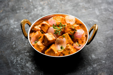 Paneer Do Pyaza  is a popular punjabi vegetarian recipe using cubes of cottage cheese  with lots of onion in a gravy