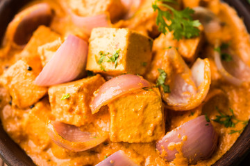 Paneer Do Pyaza  is a popular punjabi vegetarian recipe using cubes of cottage cheese  with lots of onion in a gravy