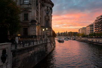 Fototapeta premium Sunset Berlin Germany Spree Water City