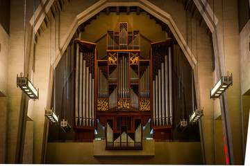 Large organ in 20th century church - obrazy, fototapety, plakaty