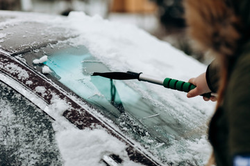Cleaning car from snow