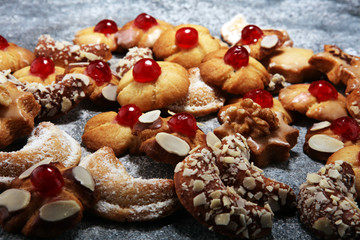 Fototapeta premium cookies, nuts and gingerbread a christmas bakery concept. xmas cookies