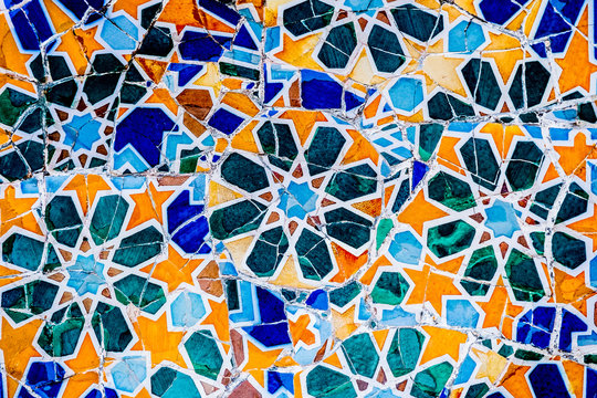 C&eacute;ramiques mosa&iuml;ques, art de Gaudi, Parc Guell de Barcelone