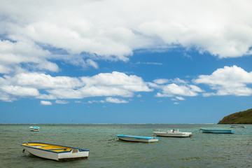 Fototapeta na wymiar boats in mauritius, africa