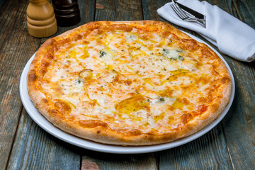 Pizza Quattro formaggi