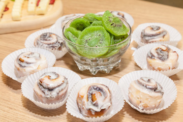 Cinamon and chocolate rolls cake 