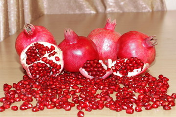 Obraz na płótnie Canvas Ripe pomegranates cut into pieces