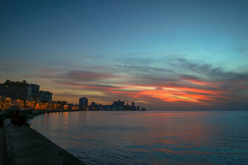 Fototapeta premium dusk malecon havana cuba
