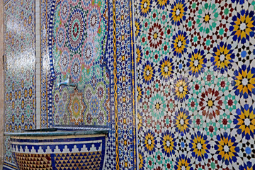 mosaic on the wall, mosaic sink