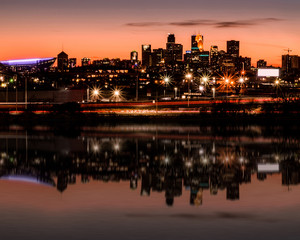 Fototapeta premium Minneapolis downtown skyline at sunset