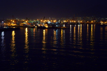 Fototapeta na wymiar ナポリ港の灯