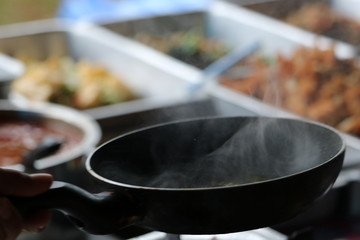 Prepare a hot pan to make breakfast. 