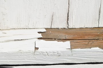 剥がれた白ペンキ