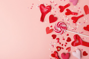 Obraz premium Paper valentines day hearts with sweets on pink