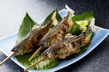 鮎の塩焼き (salt-grilled ayu)