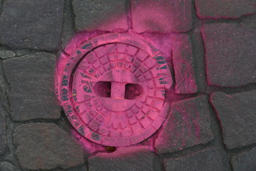 Lila runder  Hydrantdeckel