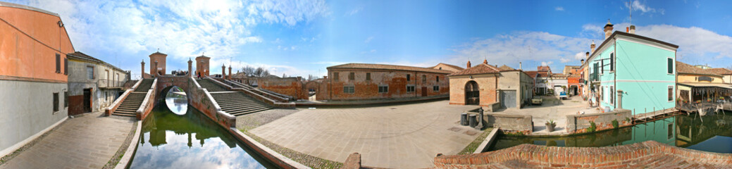 Fototapeta na wymiar Comacchio, panoramica con ponte di trepponti a 360°