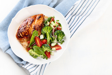 Chicken breast with fresh vegetable salad