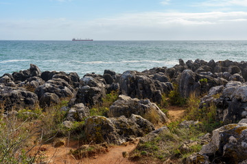 Fototapeta na wymiar Urlaubsort Cascais mit seiner spektakulären Küste am Atlantik in der Nähe von Lissabon, Portugal