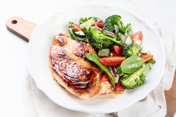 Chicken breast with fresh vegetable salad