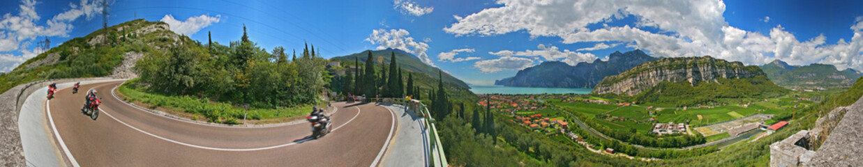 Panoramica a 360° dalla strada che scende da Nago a Torbole del Garda - obrazy, fototapety, plakaty