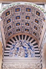Obraz premium Detail of the entrance door of the Cathedral of Saint Zeno, Pistoia, Italy