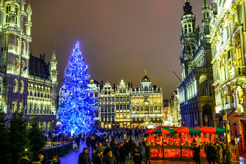 Fototapeta na wymiar Christmas lights show on the Grand Place with a huge Christmas tree in BRUSSELS, BELGIUM. 16-12-2018