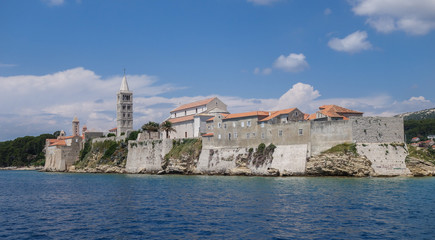 Fototapeta na wymiar Hafenausfahrt Rab, Kroatien