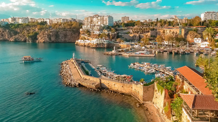 Fototapeta premium Panoramiczny widok z góry na zatokę Antalya, Turcja