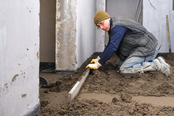 builders poured concrete at the construction site
