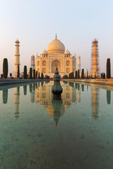 Obraz premium Taj Mahal in Uttar Pradesh, India