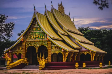 Fotobehang temple in laos © leedoxiong