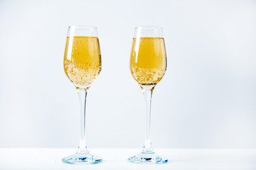 two wine glasses with a garland on a table