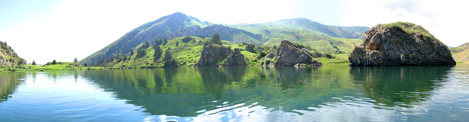 Fototapeta na wymiar sky reflection in a mountain lake