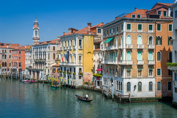 Fototapeta na wymiar Street on the water- traditional Venice cityscape.