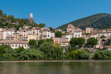 Fototapeta na wymiar Roquebrun in Südfrankreich