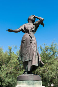 Statue von Mireille in Les-Saintes-Maries-de-la Mer