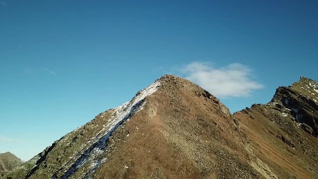 Drohnenaufnahme Berggipfel