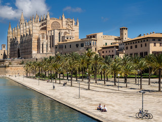Catedral de Palma vista desde el Parque del Mar