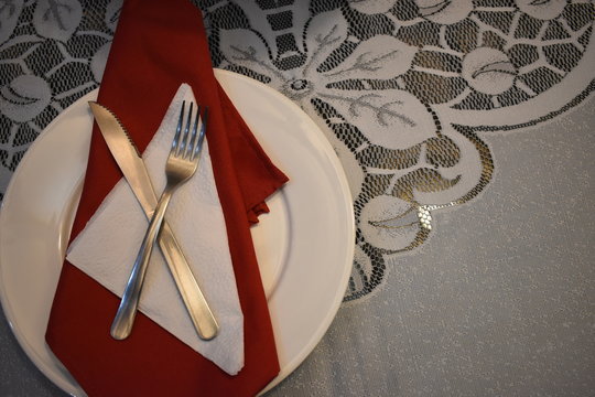 Talheres sobre a mesa