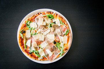Neapolitan pizza made with fresh and organic ingredients