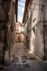 narrow street in palma de mallorca